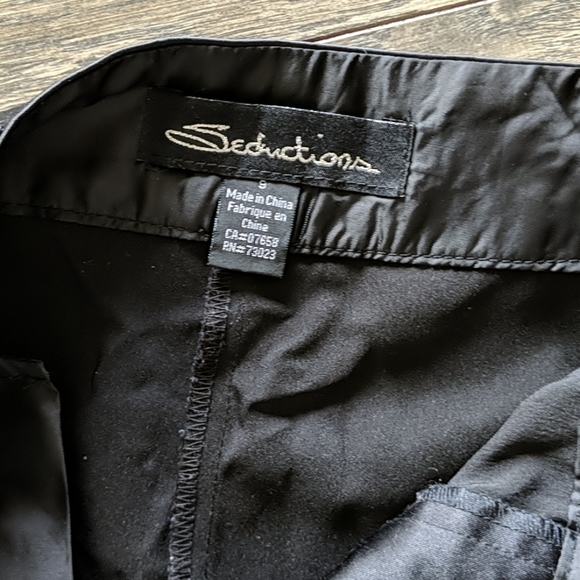 Black booty shorts - Picture 3 of 3